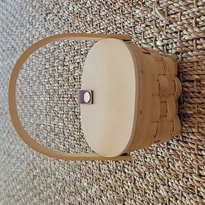 MINIATURE wicker basket with lid and handle.  Very cute.